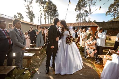 As melhores ideias e inspirações criativas de fotos de casamento registradas por fotógrafos profissionais de eventos da empresa Criativus Foto e Vídeo na Chácara Mirante do Valle'