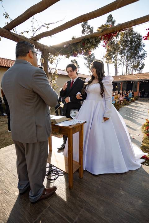 As melhores ideias e inspirações criativas de fotos de casamento registradas por fotógrafos profissionais de eventos da empresa Criativus Foto e Vídeo na Chácara Mirante do Valle'