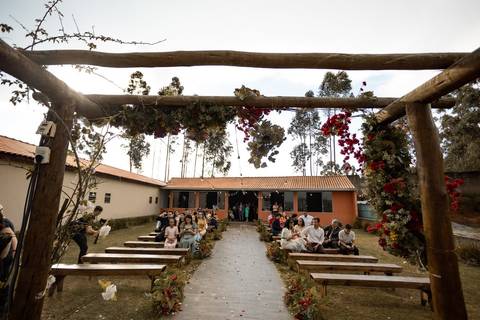 As melhores ideias e inspirações criativas de fotos de casamento registradas por fotógrafos profissionais de eventos da empresa Criativus Foto e Vídeo na Chácara Mirante do Valle'