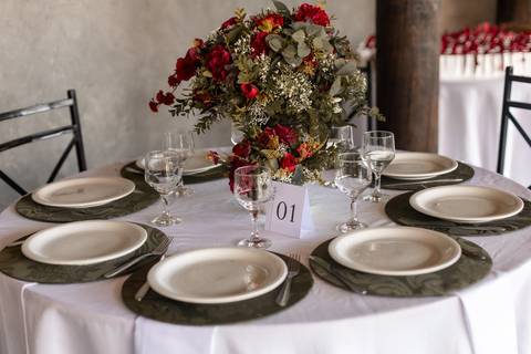 As melhores ideias e inspirações criativas de fotos de casamento registradas por fotógrafos profissionais de eventos da empresa Criativus Foto e Vídeo na Chácara Mirante do Valle'