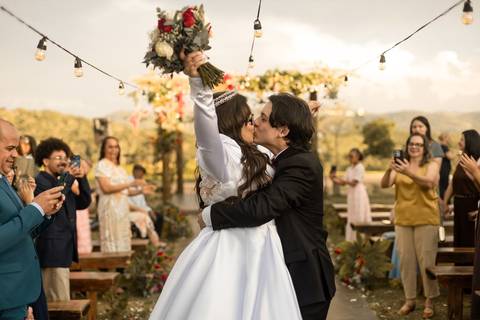As melhores ideias e inspirações criativas de fotos de casamento registradas por fotógrafos profissionais de eventos da empresa Criativus Foto e Vídeo na Chácara Mirante do Valle'