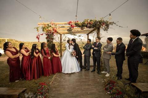 As melhores ideias e inspirações criativas de fotos de casamento registradas por fotógrafos profissionais de eventos da empresa Criativus Foto e Vídeo na Chácara Mirante do Valle'