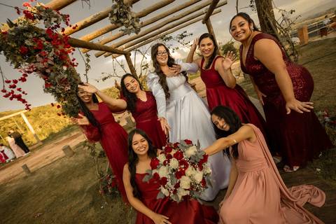 As melhores ideias e inspirações criativas de fotos de casamento registradas por fotógrafos profissionais de eventos da empresa Criativus Foto e Vídeo na Chácara Mirante do Valle'