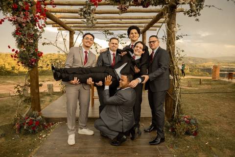 As melhores ideias e inspirações criativas de fotos de casamento registradas por fotógrafos profissionais de eventos da empresa Criativus Foto e Vídeo na Chácara Mirante do Valle'
