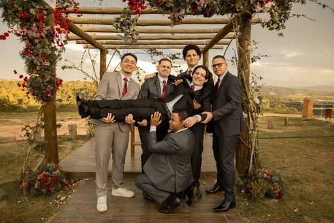 As melhores ideias e inspirações criativas de fotos de casamento registradas por fotógrafos profissionais de eventos da empresa Criativus Foto e Vídeo na Chácara Mirante do Valle'