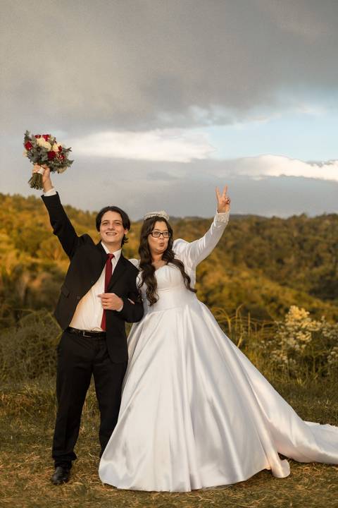 As melhores ideias e inspirações criativas de fotos de casamento registradas por fotógrafos profissionais de eventos da empresa Criativus Foto e Vídeo na Chácara Mirante do Valle'