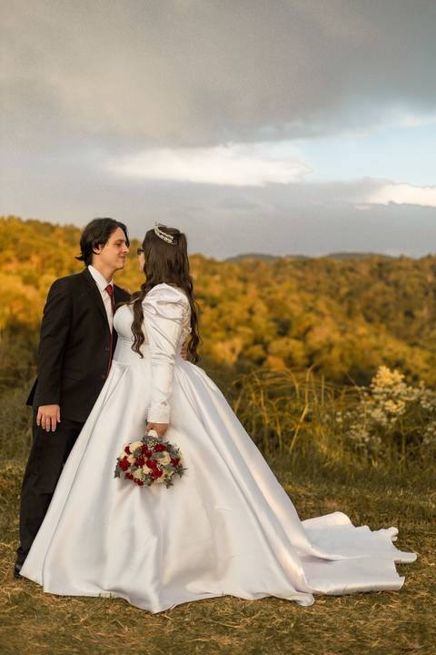 As melhores ideias e inspirações criativas de fotos de casamento registradas por fotógrafos profissionais de eventos da empresa Criativus Foto e Vídeo na Chácara Mirante do Valle'