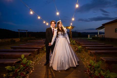 As melhores ideias e inspirações criativas de fotos de casamento registradas por fotógrafos profissionais de eventos da empresa Criativus Foto e Vídeo na Chácara Mirante do Valle'