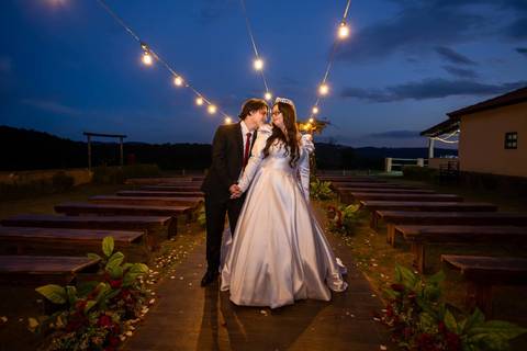 As melhores ideias e inspirações criativas de fotos de casamento registradas por fotógrafos profissionais de eventos da empresa Criativus Foto e Vídeo na Chácara Mirante do Valle'