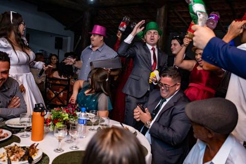 As melhores ideias e inspirações criativas de fotos de casamento registradas por fotógrafos profissionais de eventos da empresa Criativus Foto e Vídeo na Chácara Mirante do Valle'