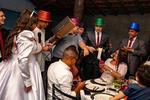 As melhores ideias e inspirações criativas de fotos de casamento registradas por fotógrafos profissionais de eventos da empresa Criativus Foto e Vídeo na Chácara Mirante do Valle'