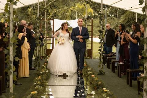 As melhores ideias e inspirações criativas de fotos de casamento registradas por fotógrafos profissionais de eventos da empresa Criativus Foto e Vídeo no Espaço Recanto Premier'