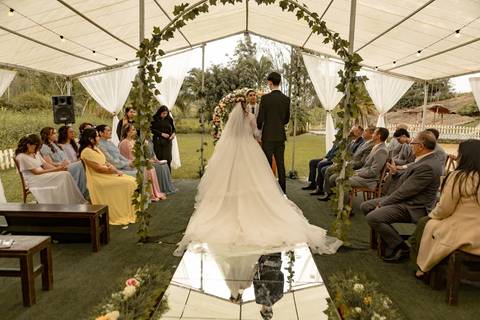 As melhores ideias e inspirações criativas de fotos de casamento registradas por fotógrafos profissionais de eventos da empresa Criativus Foto e Vídeo no Espaço Recanto Premier'