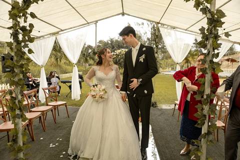 As melhores ideias e inspirações criativas de fotos de casamento registradas por fotógrafos profissionais de eventos da empresa Criativus Foto e Vídeo no Espaço Recanto Premier'