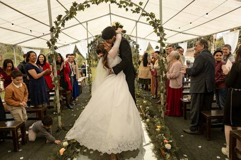 As melhores ideias e inspirações criativas de fotos de casamento registradas por fotógrafos profissionais de eventos da empresa Criativus Foto e Vídeo no Espaço Recanto Premier'