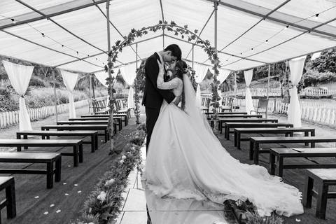 As melhores ideias e inspirações criativas de fotos de casamento registradas por fotógrafos profissionais de eventos da empresa Criativus Foto e Vídeo no Espaço Recanto Premier'