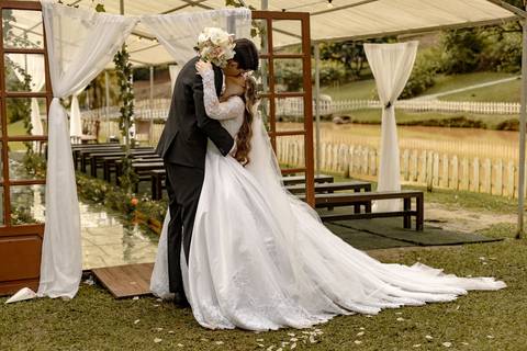 As melhores ideias e inspirações criativas de fotos de casamento registradas por fotógrafos profissionais de eventos da empresa Criativus Foto e Vídeo no Espaço Recanto Premier'