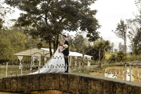 As melhores ideias e inspirações criativas de fotos de casamento registradas por fotógrafos profissionais de eventos da empresa Criativus Foto e Vídeo no Espaço Recanto Premier'