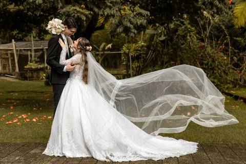 As melhores ideias e inspirações criativas de fotos de casamento registradas por fotógrafos profissionais de eventos da empresa Criativus Foto e Vídeo no Espaço Recanto Premier'