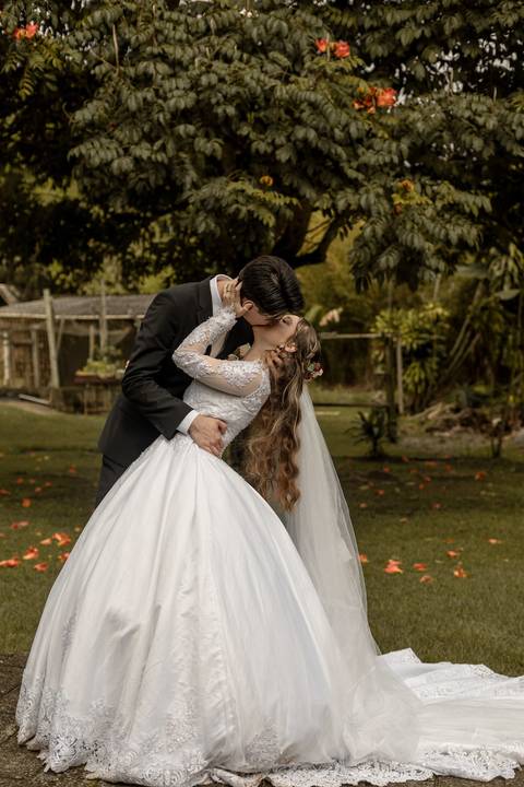 As melhores ideias e inspirações criativas de fotos de casamento registradas por fotógrafos profissionais de eventos da empresa Criativus Foto e Vídeo no Espaço Recanto Premier'