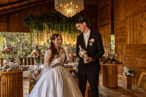 As melhores ideias e inspirações criativas de fotos de casamento registradas por fotógrafos profissionais de eventos da empresa Criativus Foto e Vídeo no Espaço Recanto Premier'