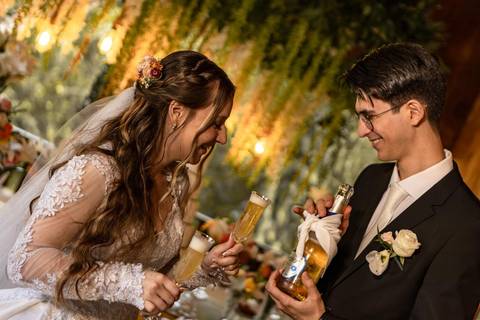 As melhores ideias e inspirações criativas de fotos de casamento registradas por fotógrafos profissionais de eventos da empresa Criativus Foto e Vídeo no Espaço Recanto Premier'