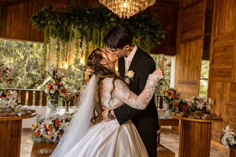 As melhores ideias e inspirações criativas de fotos de casamento registradas por fotógrafos profissionais de eventos da empresa Criativus Foto e Vídeo no Espaço Recanto Premier'