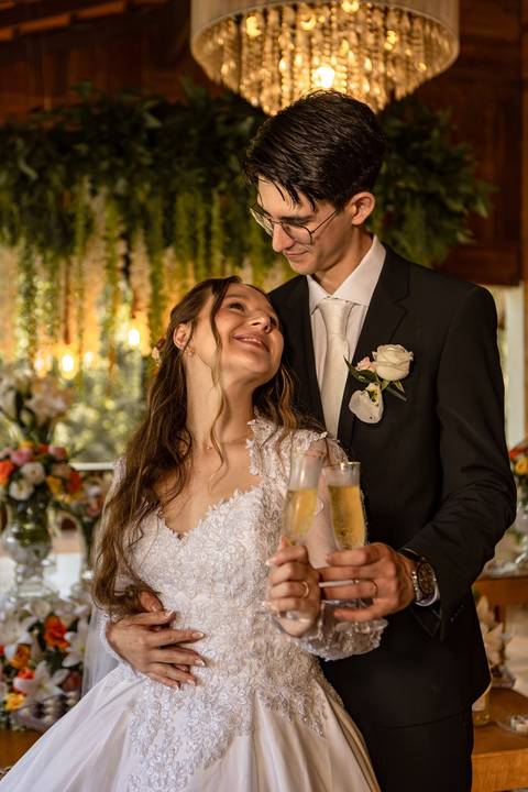 As melhores ideias e inspirações criativas de fotos de casamento registradas por fotógrafos profissionais de eventos da empresa Criativus Foto e Vídeo no Espaço Recanto Premier'