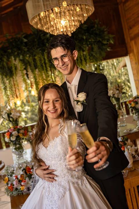 As melhores ideias e inspirações criativas de fotos de casamento registradas por fotógrafos profissionais de eventos da empresa Criativus Foto e Vídeo no Espaço Recanto Premier'