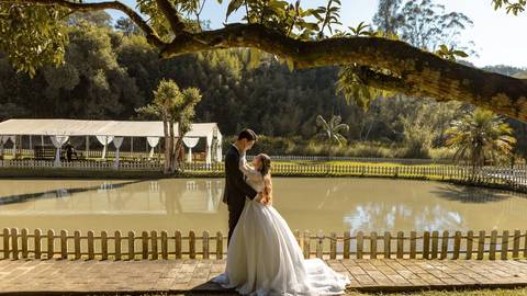 As melhores ideias e inspirações criativas de fotos de casamento registradas por fotógrafos profissionais de eventos da empresa Criativus Foto e Vídeo no Espaço Recanto Premier'