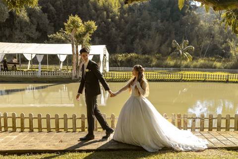 As melhores ideias e inspirações criativas de fotos de casamento registradas por fotógrafos profissionais de eventos da empresa Criativus Foto e Vídeo no Espaço Recanto Premier'