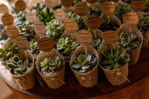 As melhores ideias e inspirações criativas de fotos de casamento registradas por fotógrafos profissionais de eventos da empresa Criativus Foto e Vídeo no Espaço Recanto Premier'