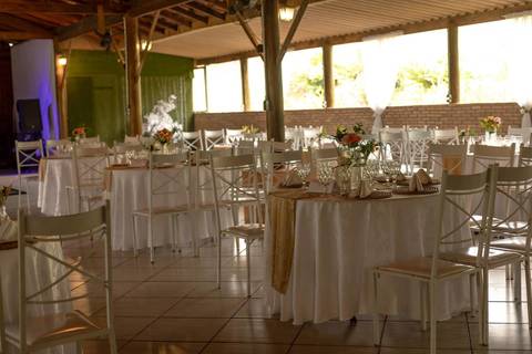 As melhores ideias e inspirações criativas de fotos de casamento registradas por fotógrafos profissionais de eventos da empresa Criativus Foto e Vídeo no Espaço Recanto Premier'