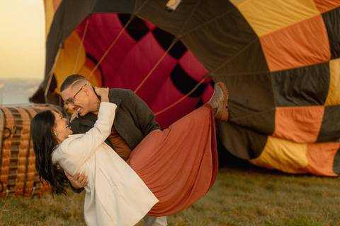 As melhores ideias e inspirações criativas de fotos de ensaio pré casamento registradas por fotógrafos profissionais de eventos da empresa Criativus Foto e Vídeo no Balão em Boituva - SP '