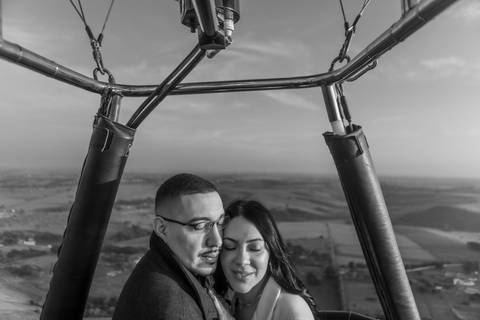 As melhores ideias e inspirações criativas de fotos de ensaio pré casamento registradas por fotógrafos profissionais de eventos da empresa Criativus Foto e Vídeo no Balão em Boituva - SP '