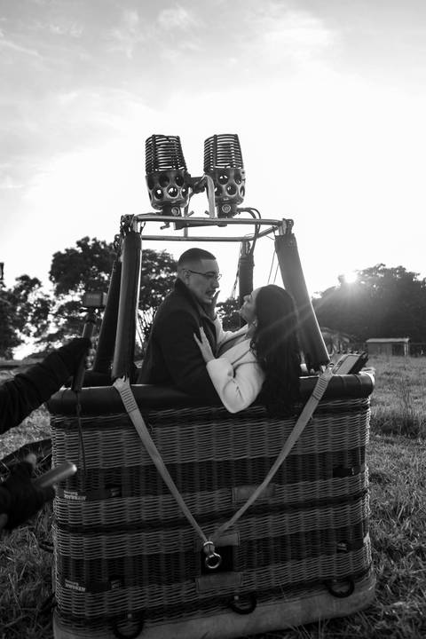 As melhores ideias e inspirações criativas de fotos de ensaio pré casamento registradas por fotógrafos profissionais de eventos da empresa Criativus Foto e Vídeo no Balão em Boituva - SP '
