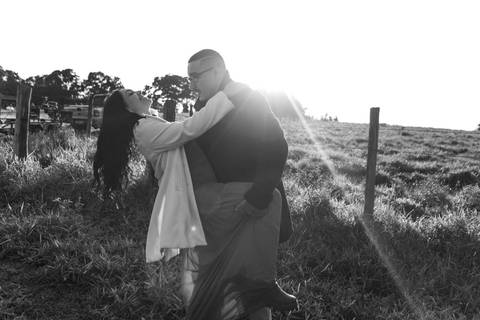 As melhores ideias e inspirações criativas de fotos de ensaio pré casamento registradas por fotógrafos profissionais de eventos da empresa Criativus Foto e Vídeo no Balão em Boituva - SP '
