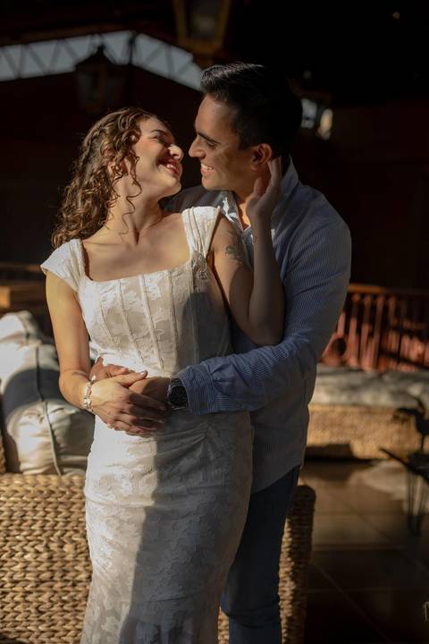 As melhores ideias e inspirações criativas de fotos de ensaio pré casamento registradas por fotógrafos profissionais de eventos da empresa Criativus Foto e Vídeo na Villa Hotel Dangelo'