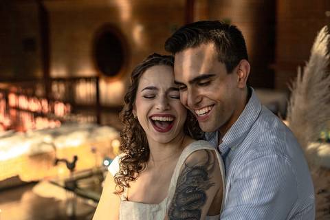 As melhores ideias e inspirações criativas de fotos de ensaio pré casamento registradas por fotógrafos profissionais de eventos da empresa Criativus Foto e Vídeo na Villa Hotel Dangelo'