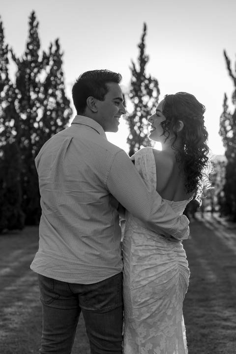 As melhores ideias e inspirações criativas de fotos de ensaio pré casamento registradas por fotógrafos profissionais de eventos da empresa Criativus Foto e Vídeo na Villa Hotel Dangelo'