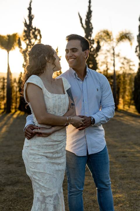 As melhores ideias e inspirações criativas de fotos de ensaio pré casamento registradas por fotógrafos profissionais de eventos da empresa Criativus Foto e Vídeo na Villa Hotel Dangelo'