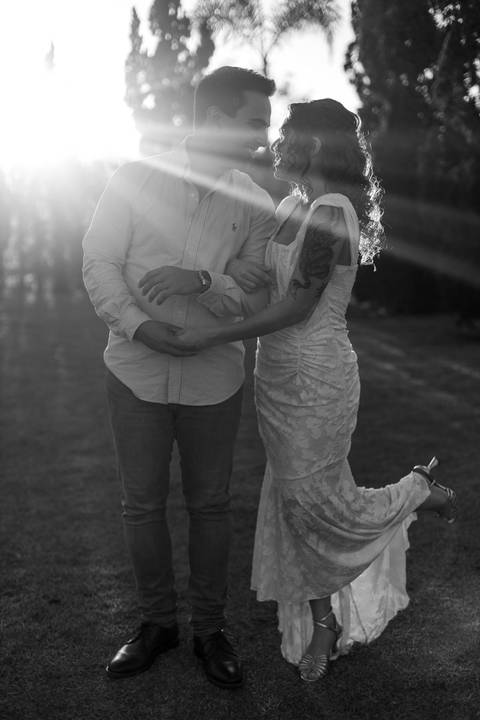 As melhores ideias e inspirações criativas de fotos de ensaio pré casamento registradas por fotógrafos profissionais de eventos da empresa Criativus Foto e Vídeo na Villa Hotel Dangelo'