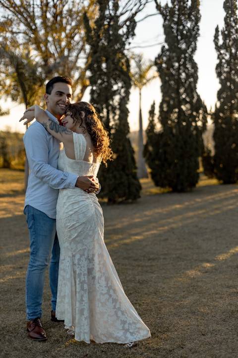 As melhores ideias e inspirações criativas de fotos de ensaio pré casamento registradas por fotógrafos profissionais de eventos da empresa Criativus Foto e Vídeo na Villa Hotel Dangelo'