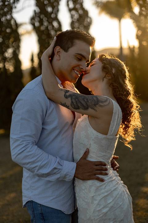 As melhores ideias e inspirações criativas de fotos de ensaio pré casamento registradas por fotógrafos profissionais de eventos da empresa Criativus Foto e Vídeo na Villa Hotel Dangelo'