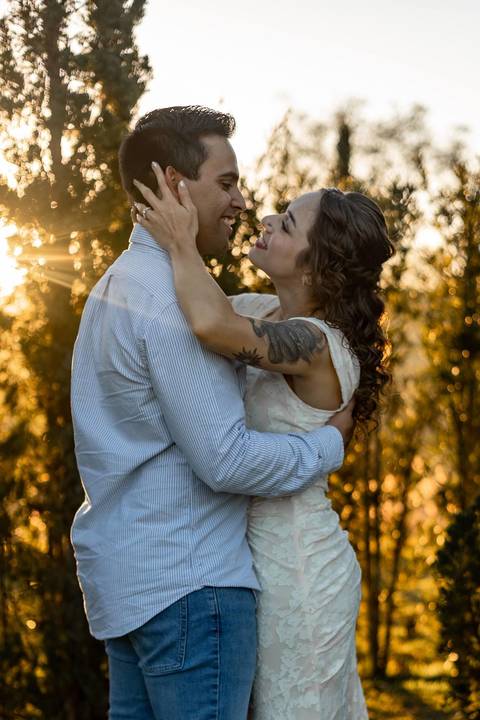 As melhores ideias e inspirações criativas de fotos de ensaio pré casamento registradas por fotógrafos profissionais de eventos da empresa Criativus Foto e Vídeo na Villa Hotel Dangelo'