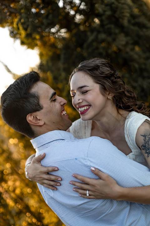 As melhores ideias e inspirações criativas de fotos de ensaio pré casamento registradas por fotógrafos profissionais de eventos da empresa Criativus Foto e Vídeo na Villa Hotel Dangelo'