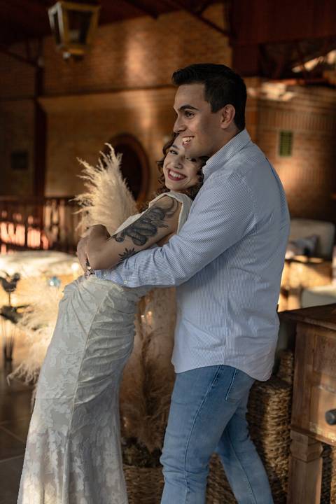 As melhores ideias e inspirações criativas de fotos de ensaio pré casamento registradas por fotógrafos profissionais de eventos da empresa Criativus Foto e Vídeo na Villa Hotel Dangelo'