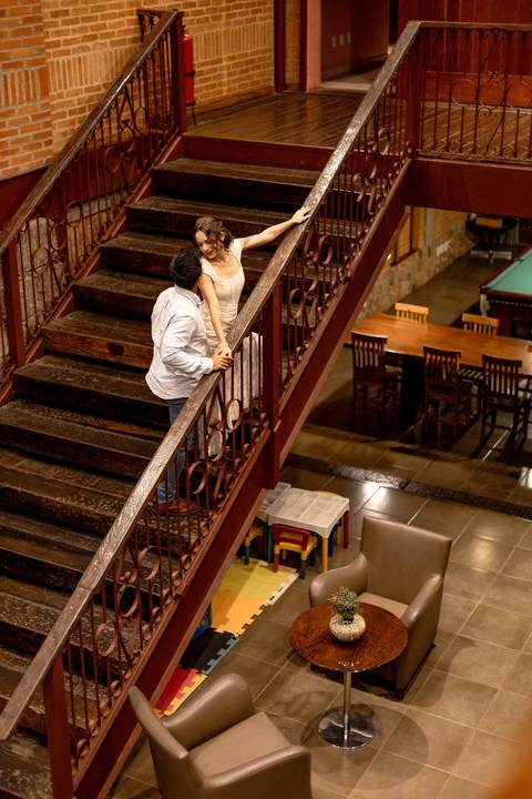 As melhores ideias e inspirações criativas de fotos de ensaio pré casamento registradas por fotógrafos profissionais de eventos da empresa Criativus Foto e Vídeo na Villa Hotel Dangelo'