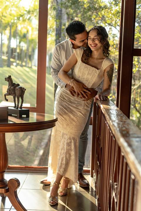 As melhores ideias e inspirações criativas de fotos de ensaio pré casamento registradas por fotógrafos profissionais de eventos da empresa Criativus Foto e Vídeo na Villa Hotel Dangelo'
