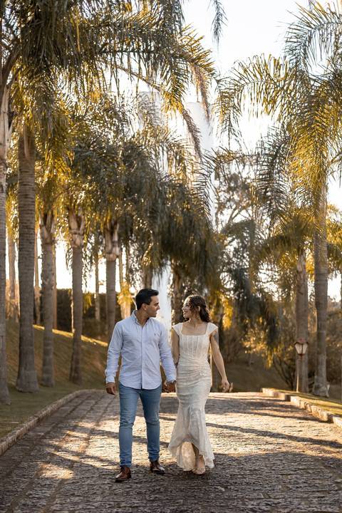 As melhores ideias e inspirações criativas de fotos de ensaio pré casamento registradas por fotógrafos profissionais de eventos da empresa Criativus Foto e Vídeo na Villa Hotel Dangelo'